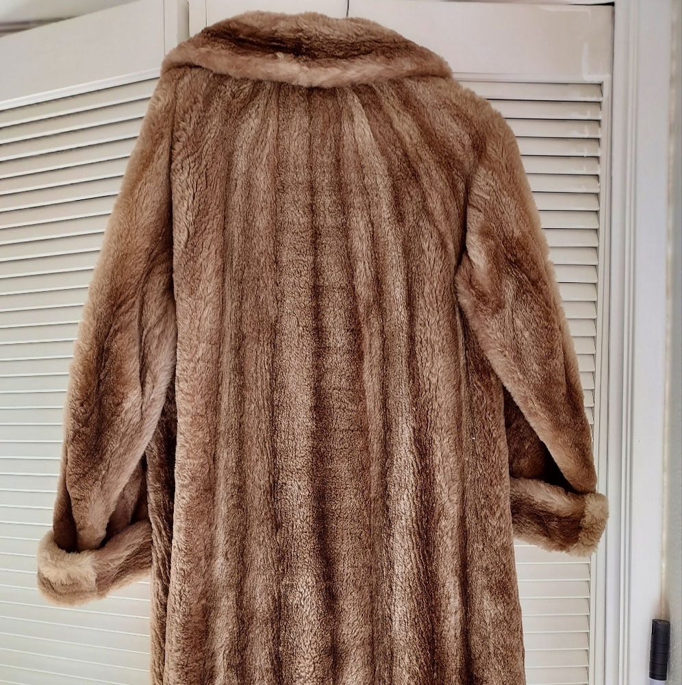 Fur coat - Picture 2 of 5